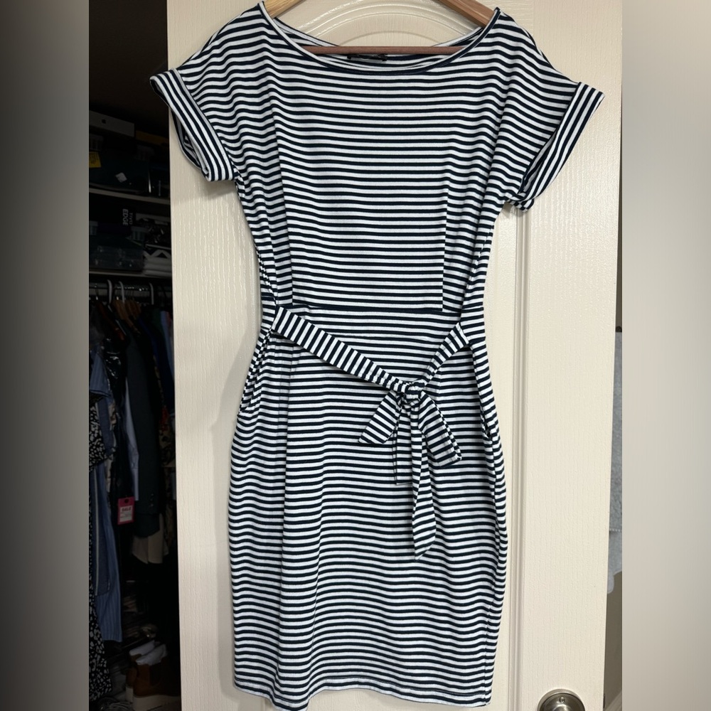 Like New. Crisp Nautical Stripped Dress MEDIUM
